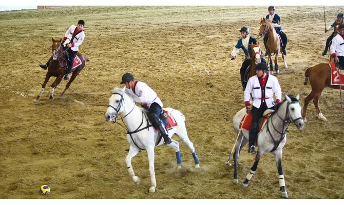 Geleneksel çevgan sporu Azerbaycan'da yaşatılıyor