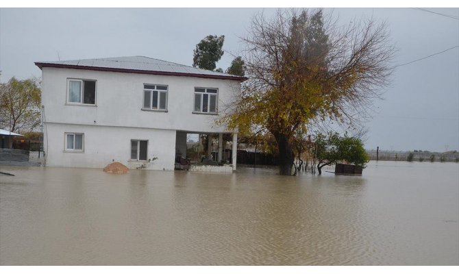 Bakanlıktan Adana'da selden etkilenenlere destek