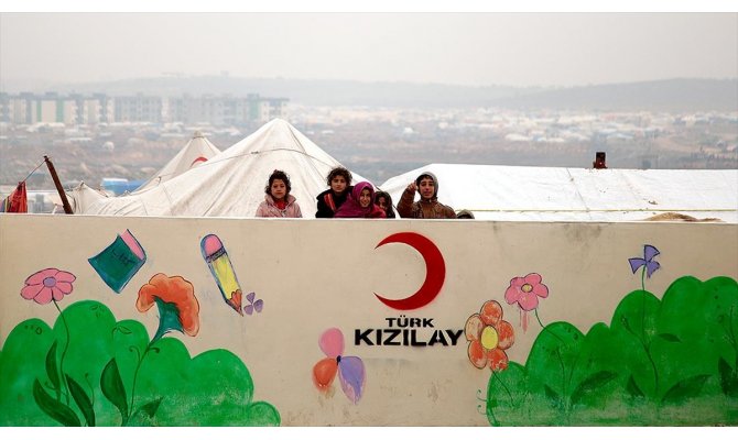 Türk Kızılay İdlib'de yaraları sarıyor