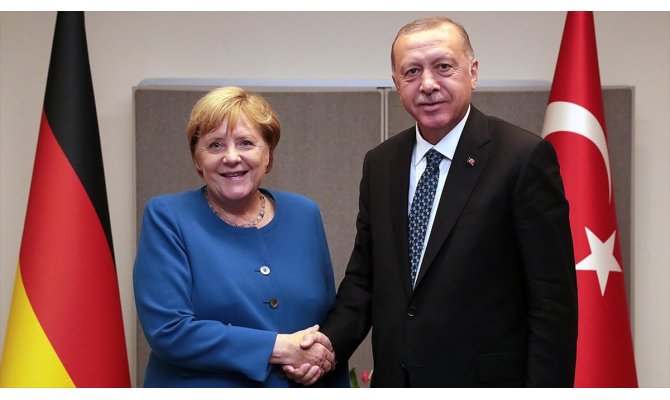 Erdoğan ile Merkel Libya ve Suriye'yi görüştü