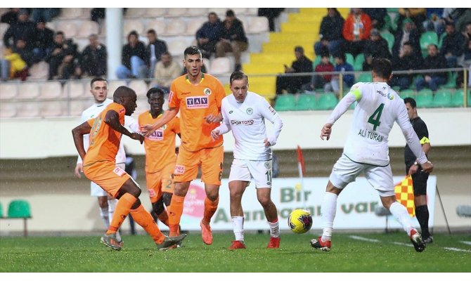 Alanyaspor son dakikada güldü