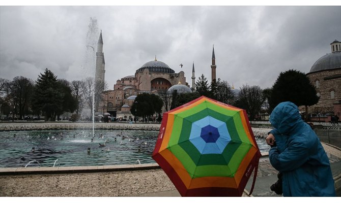 İstanbul'da yağmur aralıklarla devam edecek