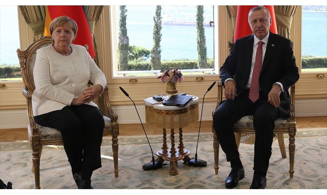 Erdoğan ile Merkel Libya ve Suriye'yi görüştü