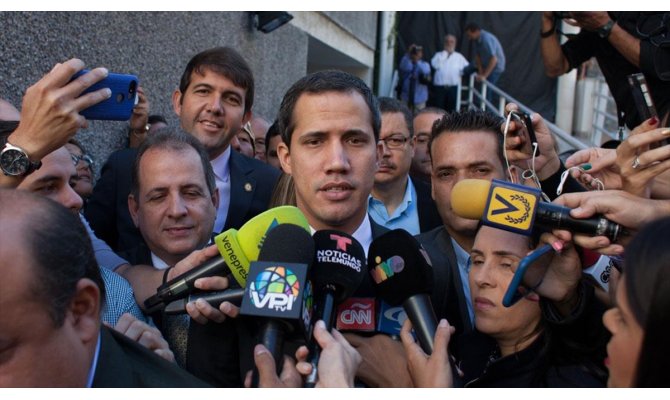 Venezuela'da Guaido ve beraberindeki muhalif parlamenterler Ulusal Meclis'e girdi