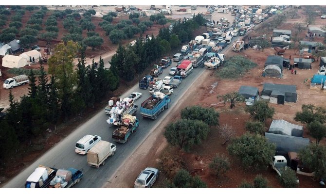 İdlib'den Türkiye sınırı yakınına 20 bin sivil daha göç etti