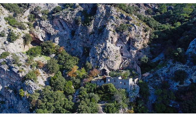 'Afkule Manastırı' manzarasıyla ilgi görüyor