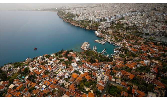 Yabancılar geçen yıl en çok İstanbul ve Antalya'dan konut aldı