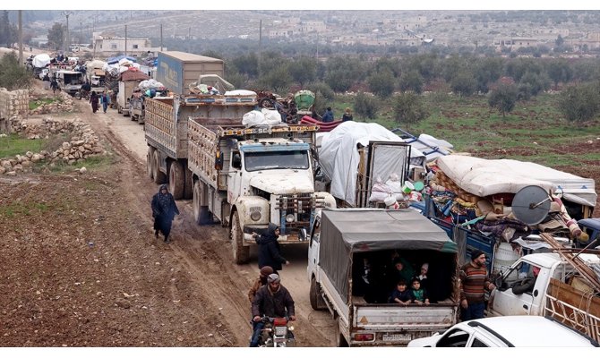 Son 48 saatte 36 bin sivil daha Türkiye sınırı yakınlarına göç etti