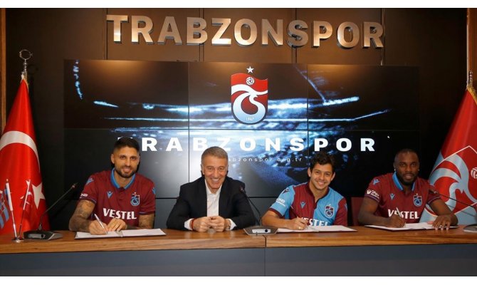 Trabzonspor yeni transferleri için imza töreni düzenledi