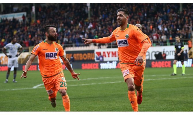 Alanyaspor evinde Yeni Malatyaspor'u 2 golle geçti