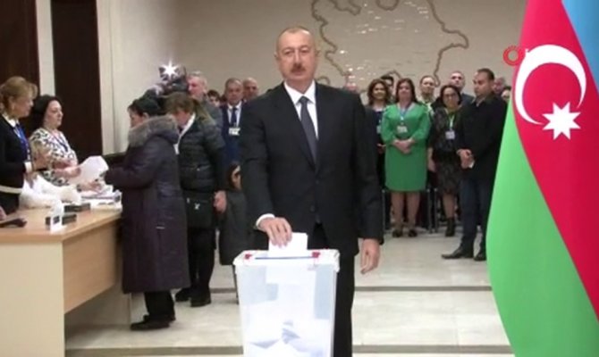 Azerbaycan Cumhurbaşkanı Aliyev ve eşi oy kullandı