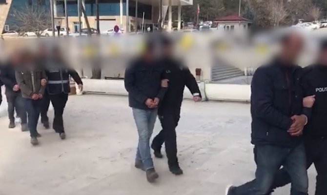 Elazığ’da hasarlı binalardan hırsızlığa 6 tutuklama