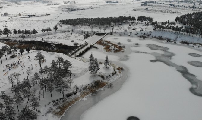 Elazığ’da soğuktan baraj dondu