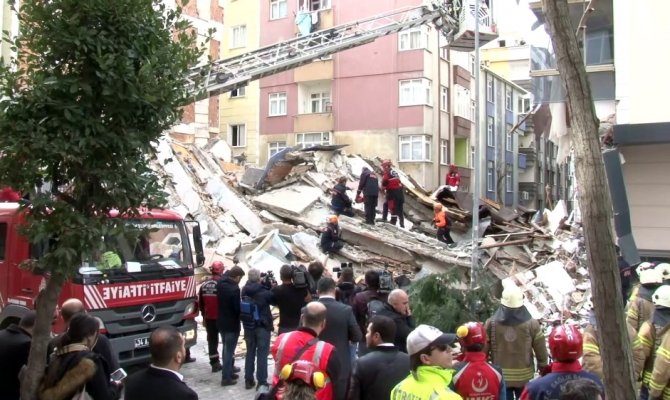 İstanbul Valiliği çöken binayla ilgili açıklama yaptı