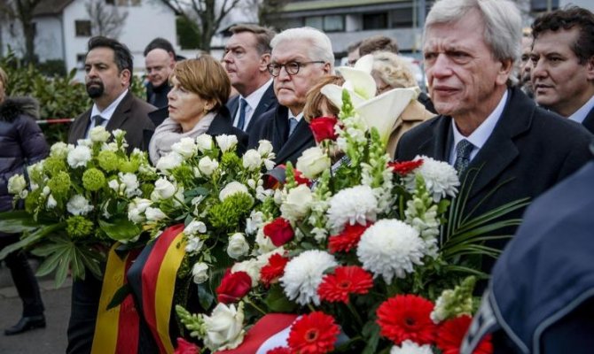 Almanya Cumhurbaşkanı, 5 Türk’ün öldürüldüğü olay yerine çiçek bıraktı