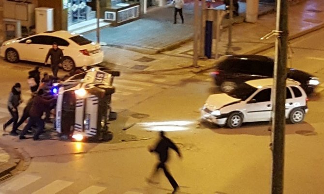 Işık ihlali yaptı polis aracını böyle devirdi