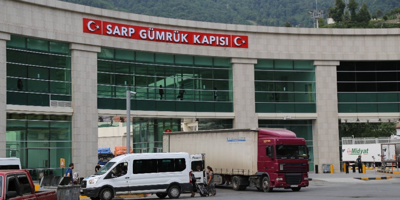 Türkiye ve Gürcistan Sarp Sınır Kapısı kapanıyor