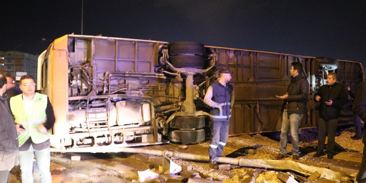 Gaziantep’te belediye otobüsü devrildi: 20 yaralı