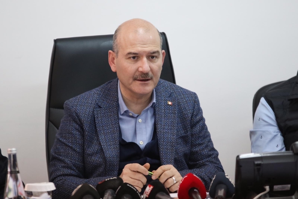 Bakan Soylu karantina aracından indirilen yolcuya ilişkin konuştu