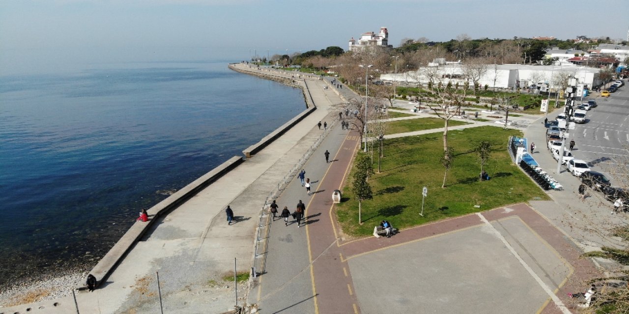 Korona virüsüne aldırmayarak sahile koştular