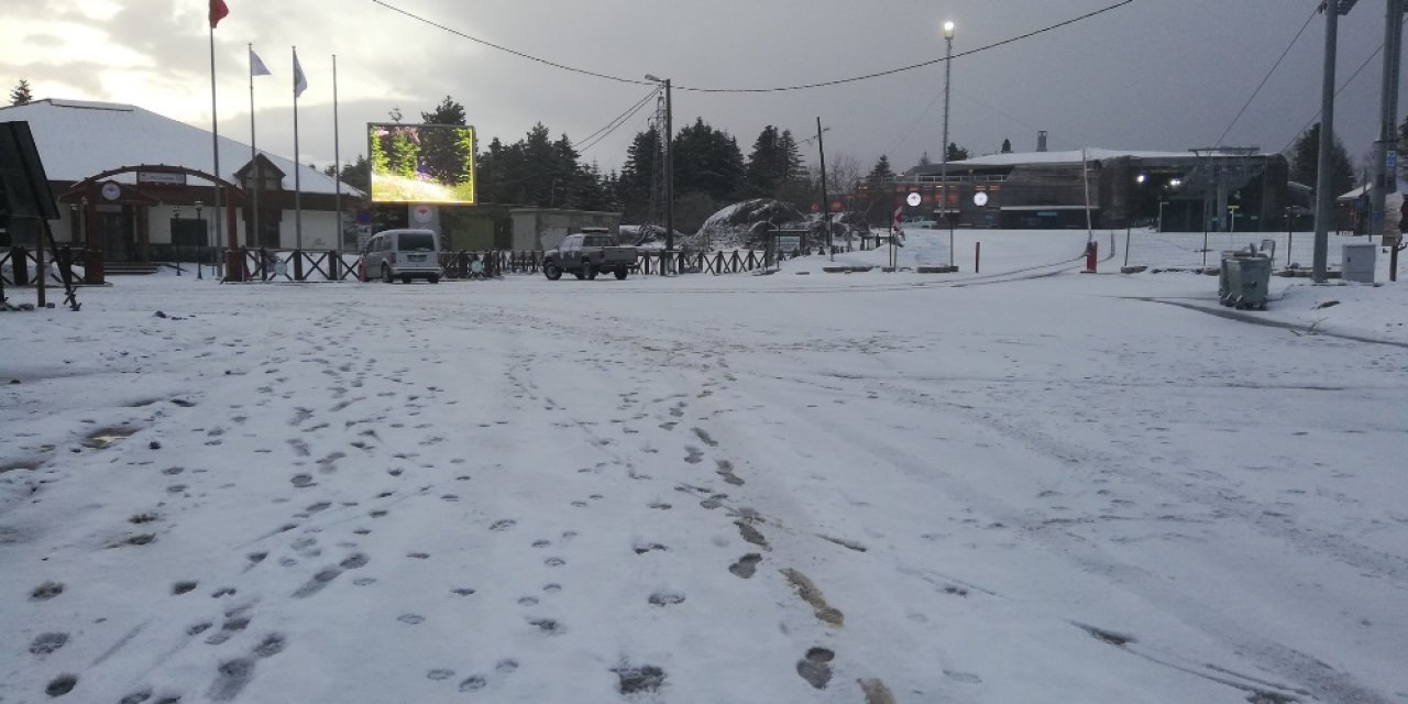 Uludağ’da nisan ayında kar sürprizi