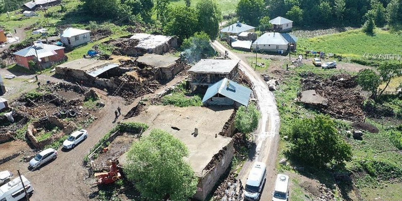 Depremin vurduğu Elmalı köyündeki hasar drone ile görüntülendi