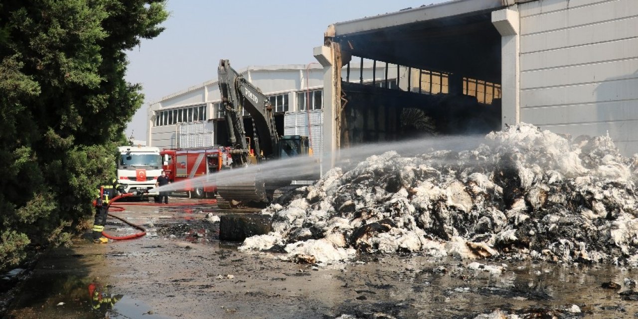 Tekstil fabrikasındaki yangının boyutu gün ağarınca ortaya çıktı