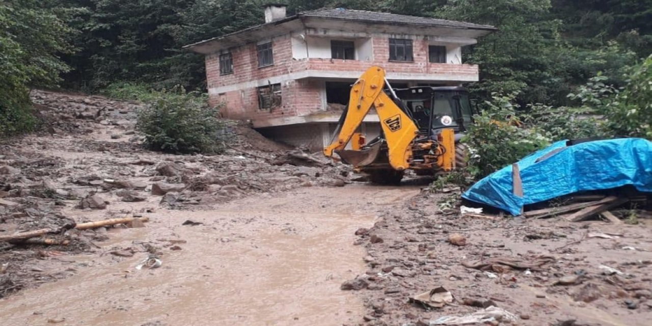 Trabzon’un Sürmene'de 4 kişi mahsur kaldı