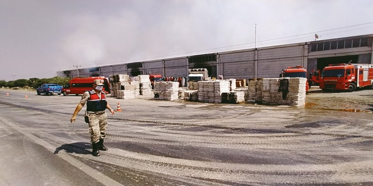 Kahramanmaraş’ta fabrika yangını söndürüldü