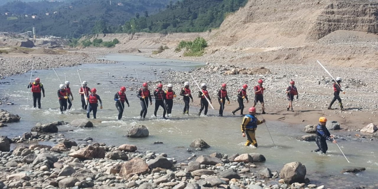 Giresun’da selde kaybolan 4 kişiyi arama çalışmaları 24. gününde de devam ediyor