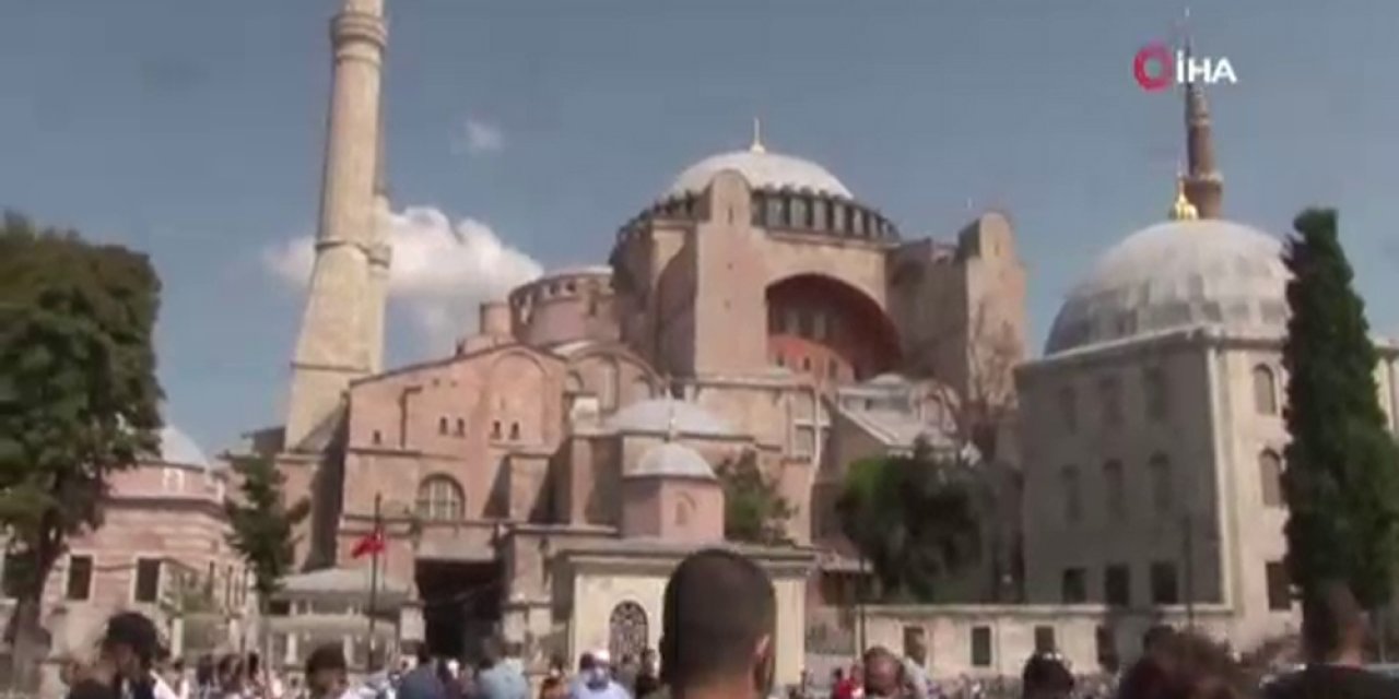 Ayasofya’da cuma namazına yoğun katılım