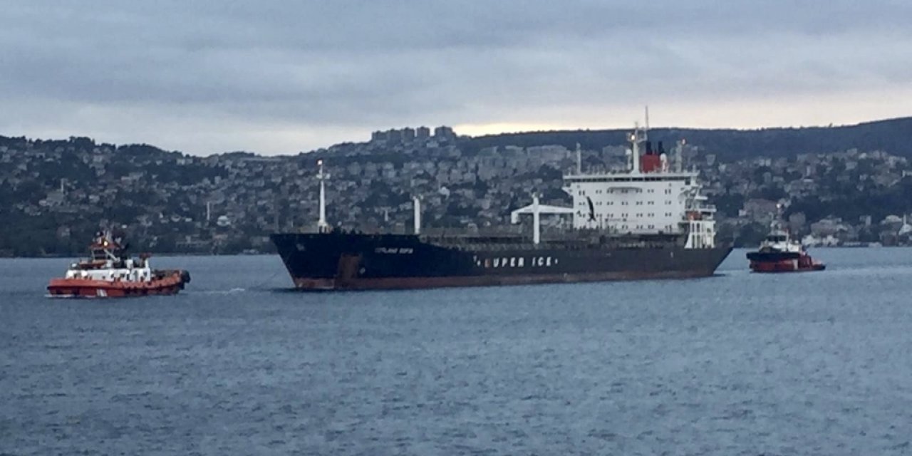 İstanbul boğazında arıza yapan tanker sürüklendi