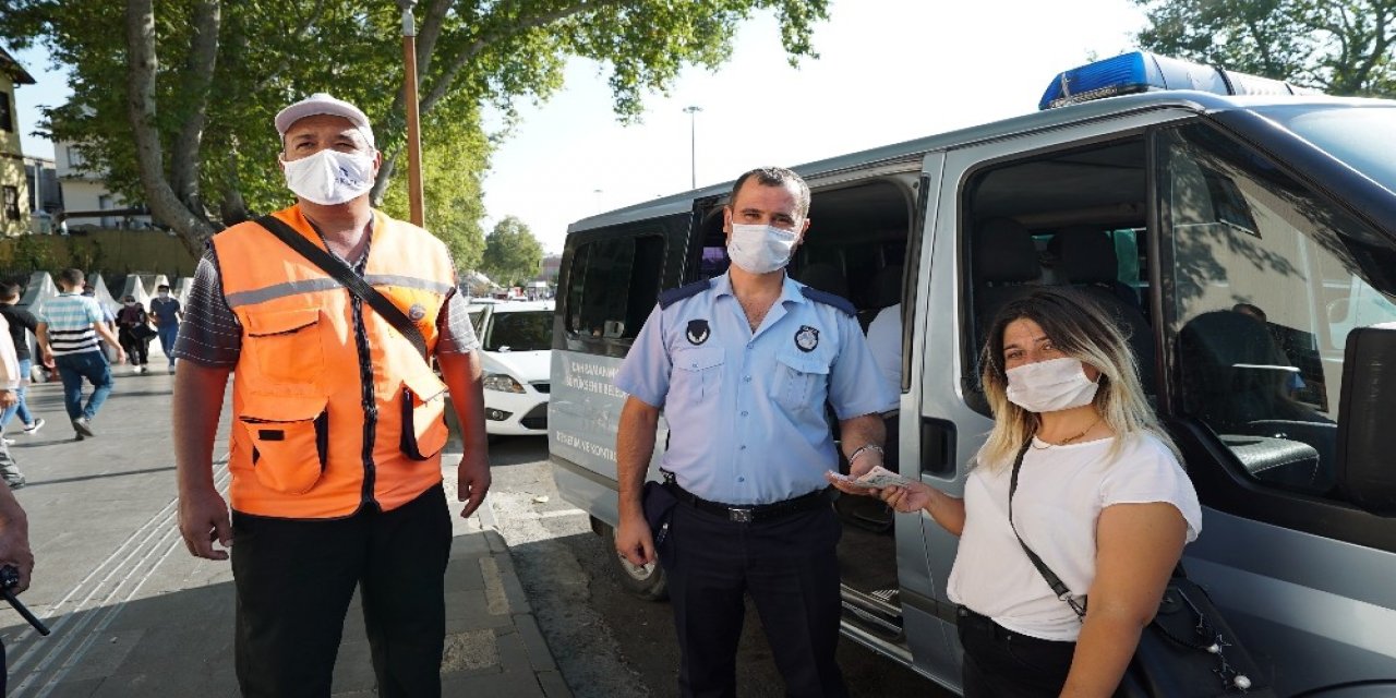 Kahramanmaraş'ta görev yapan parkomatçı bulduğu parayı sahibine teslim etti