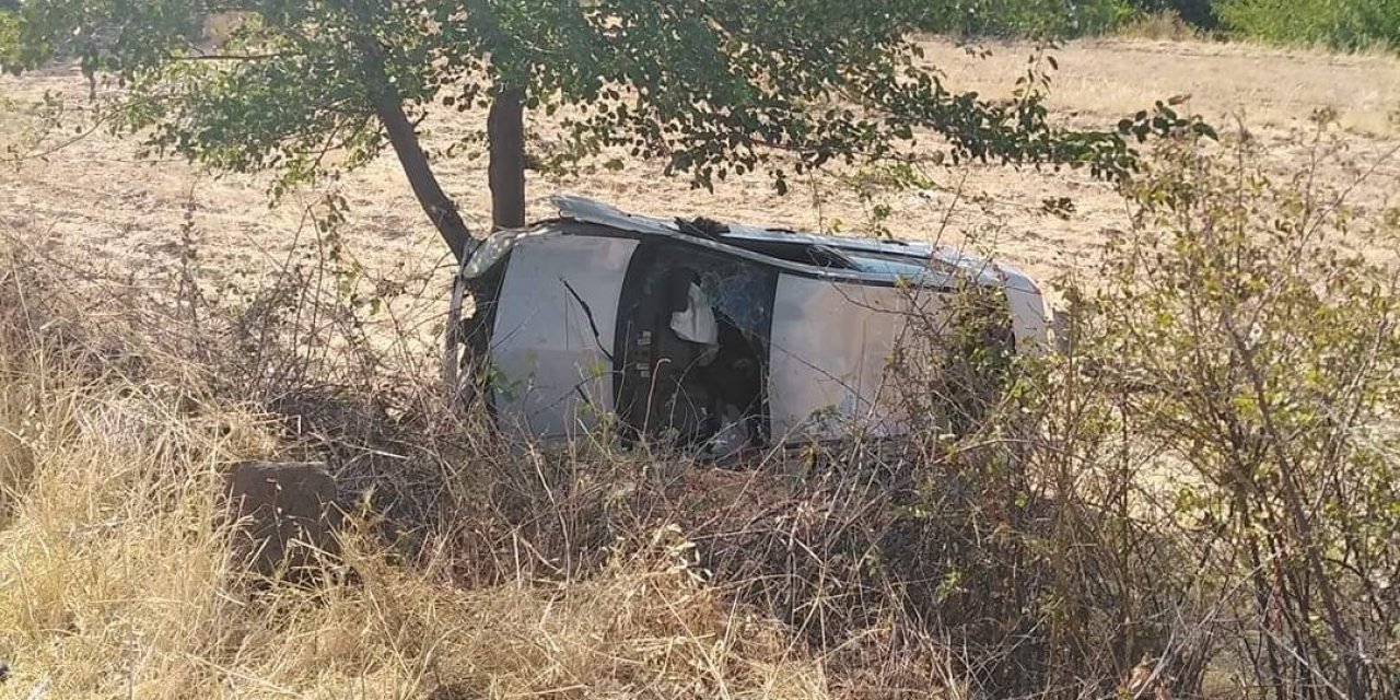 Kahramanmaraş'ta trafik kazası! Araç tarlaya uçtu