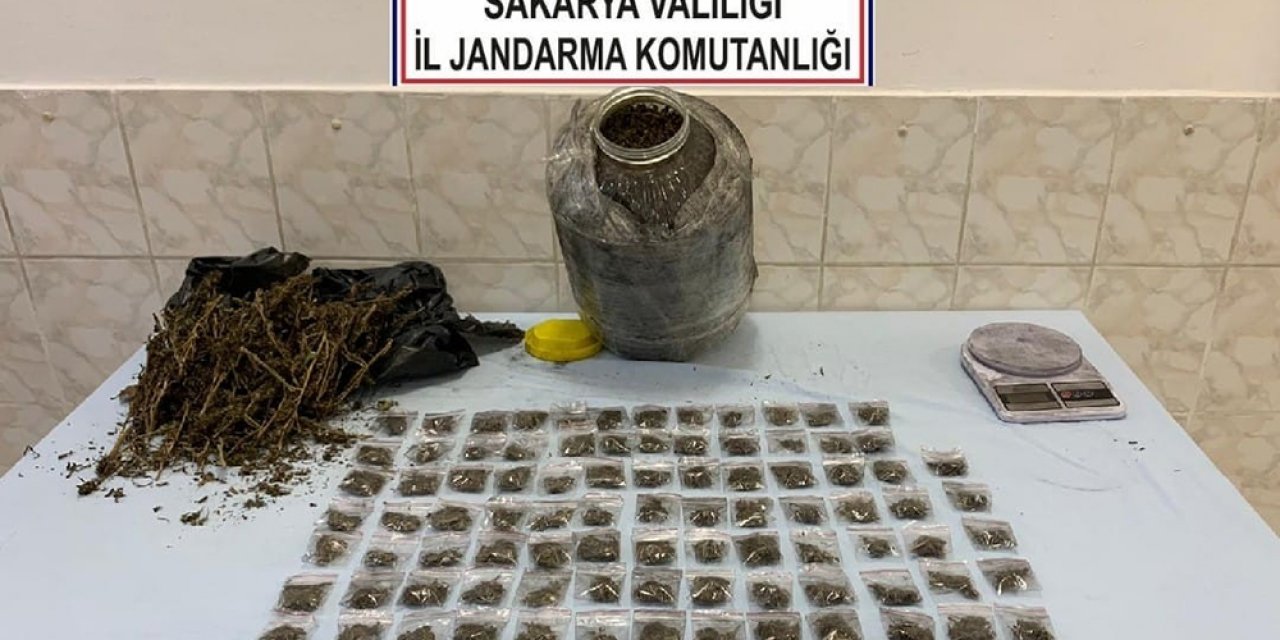 Mezarlık içine 1 kilo 900 gram esrar gizlemişler