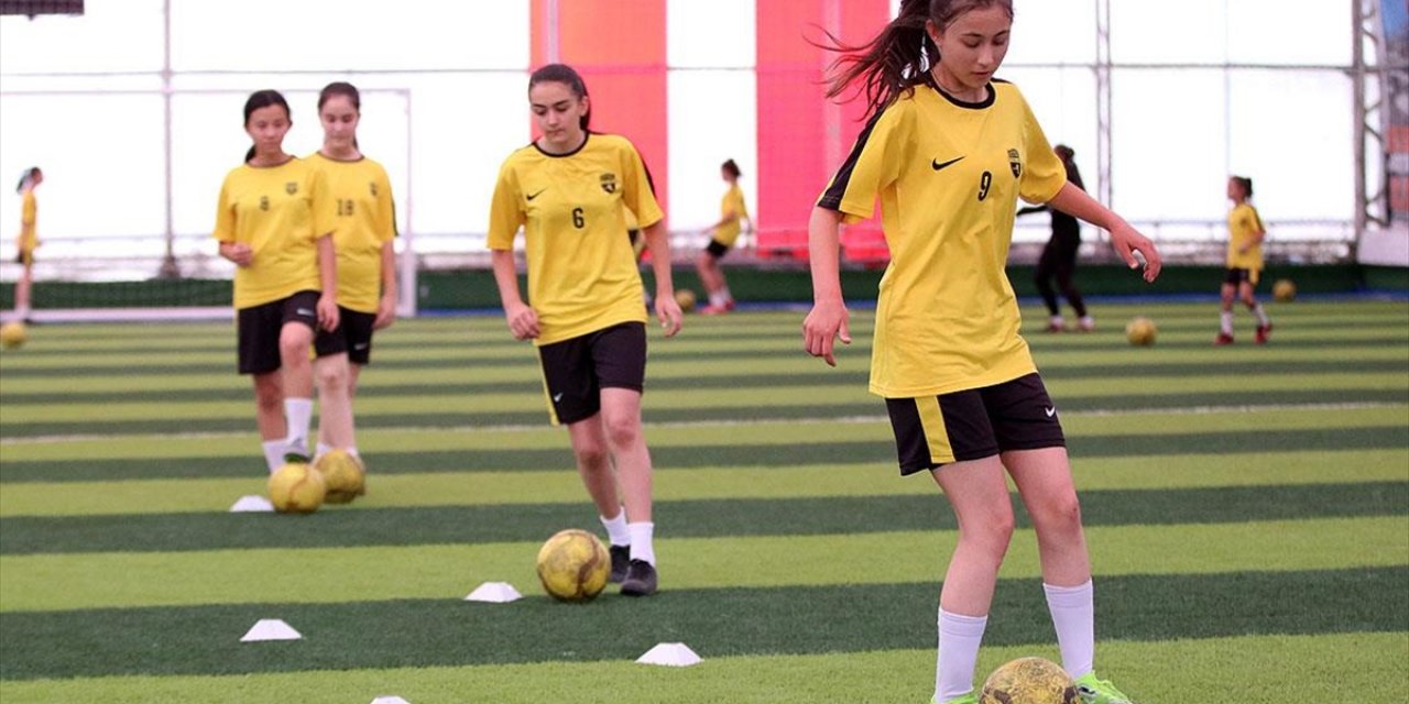 Bolu'nun futbolcu kızları performanslarıyla göz dolduruyor