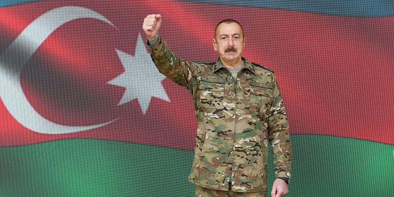 Azerbaycan Cumhurbaşkanı Aliyev cephe bölgesini ziyaret etti