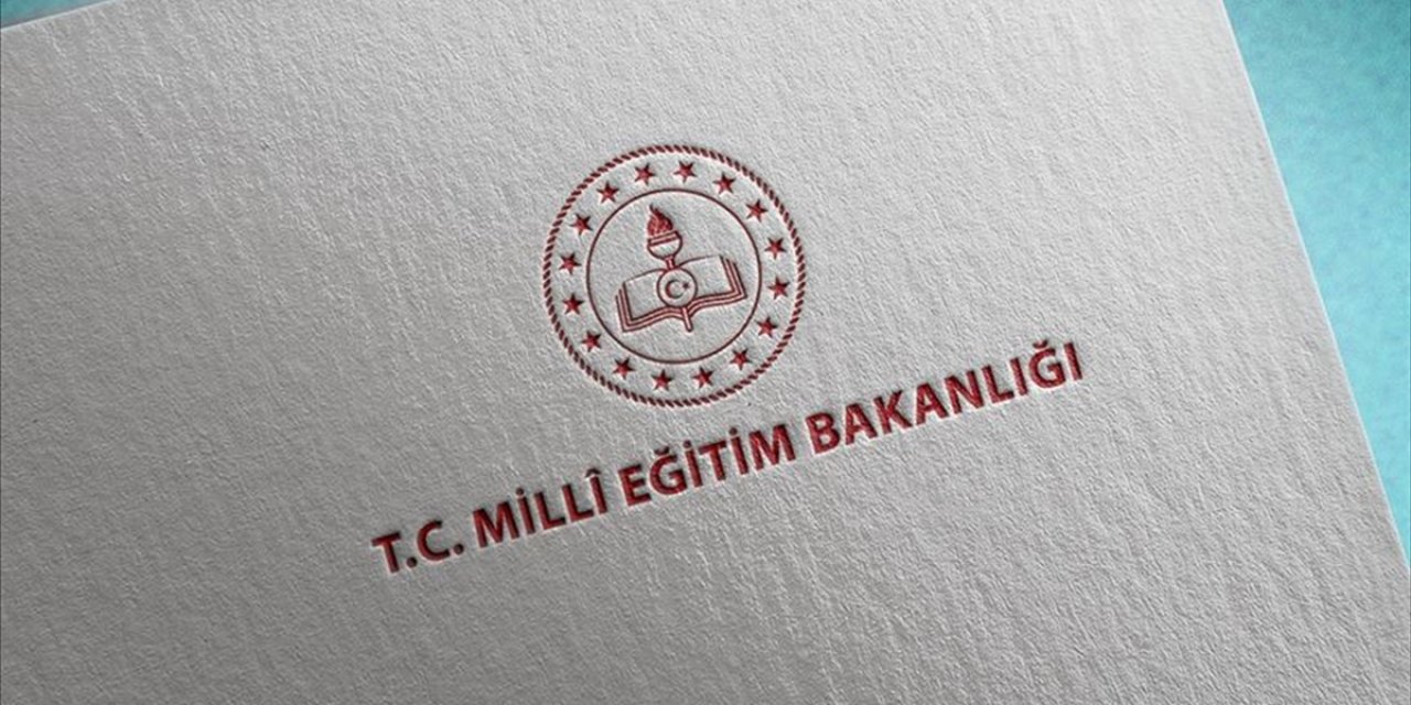 MEB, Öğretmenler Günü'nde 32 bin öğretmene kitap hediye edecek