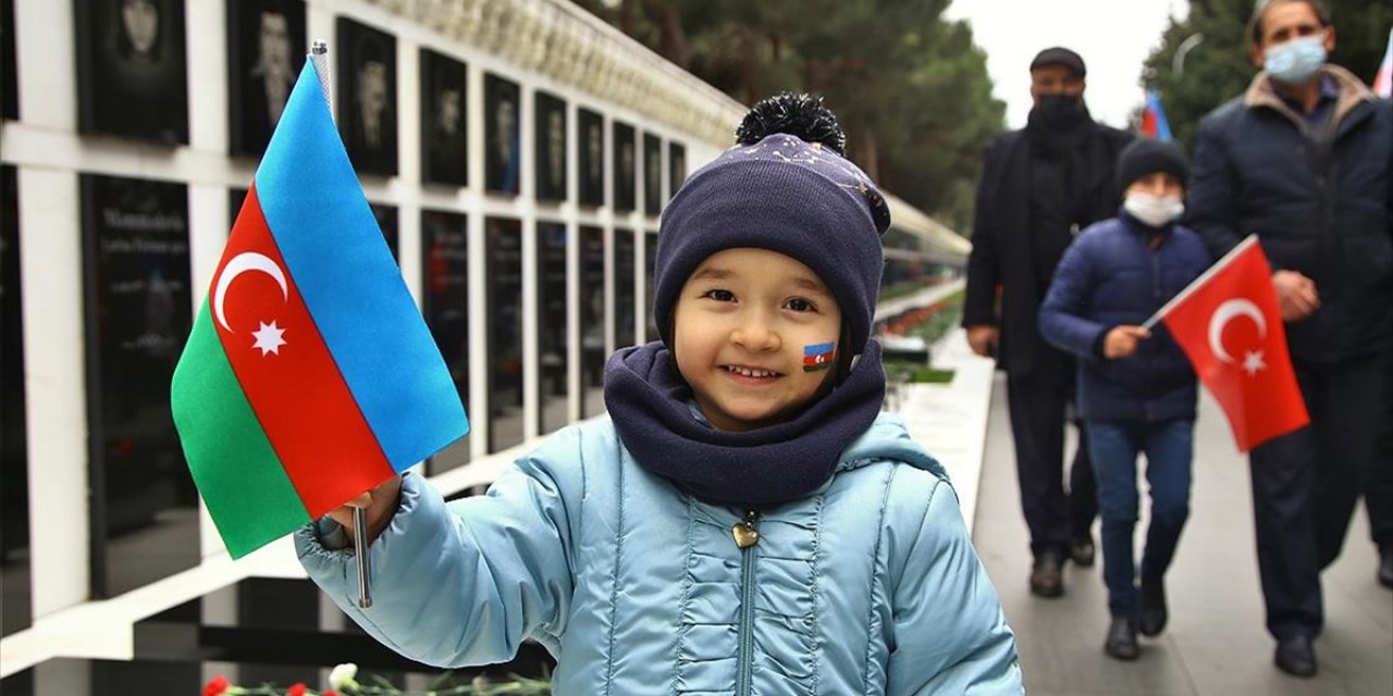 Azerbaycanlılar Laçın'ın işgalden kurtuluşunu kutluyor