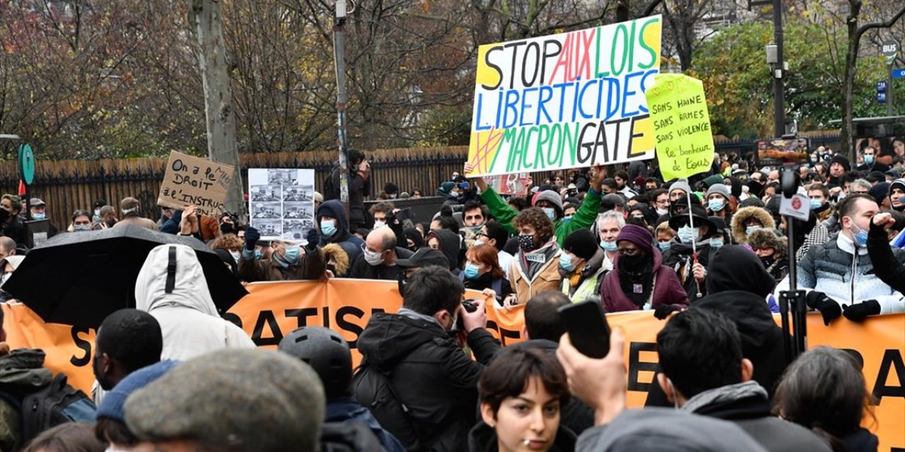 Fransa'da güvenlik yasa tasarısıyla artan İslamofobi protesto edildi