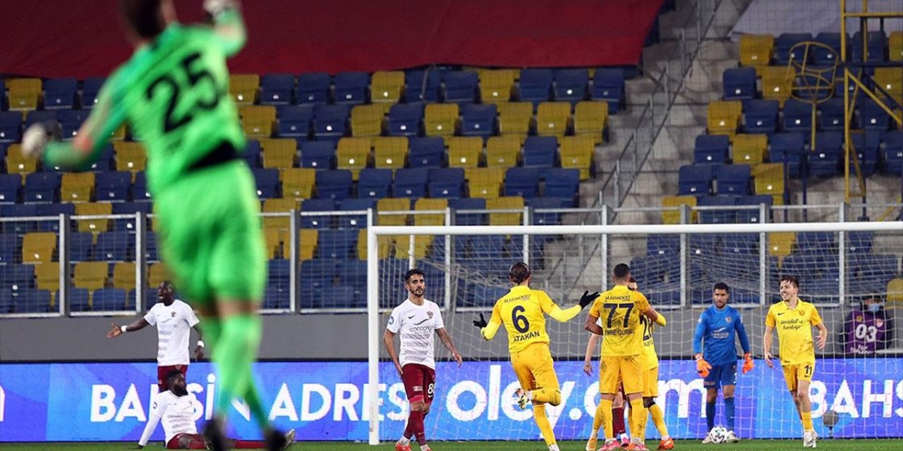 Ankaragücü erteleme maçında 3 puanın sahibi oldu