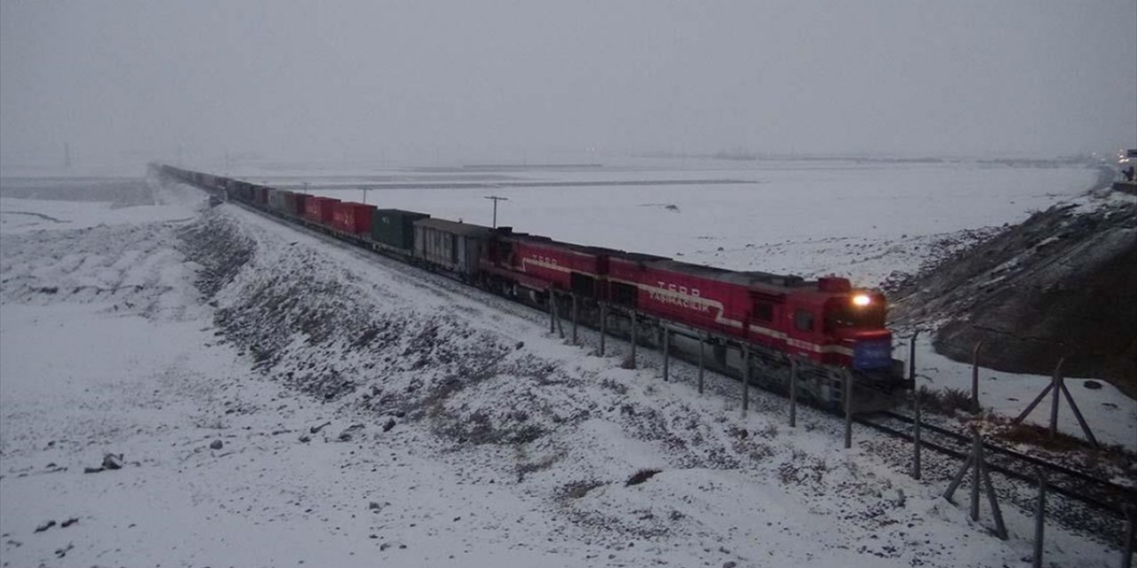 Bakan Karaismailoğlu: Çin ihracat treni Çerkezköy'den Xi'an'a kesintisiz yolculuğunu tamamladı