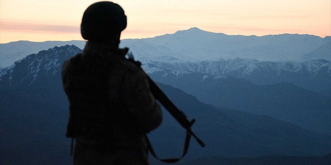 İkna çalışması sonucu iki örgüt mensubu daha güvenlik güçlerine teslim oldu