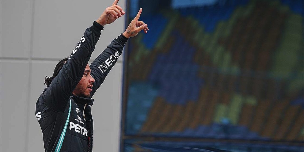 Formula 1 şampiyonu Lewis Hamilton'a şövalye unvanı verildi