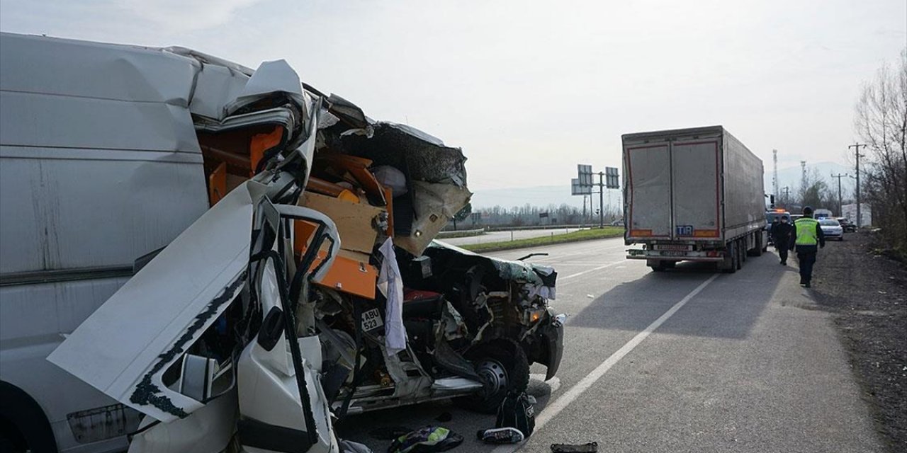 Milli motosikletçi Öncü kardeşler Sakarya'da kaza geçirdi