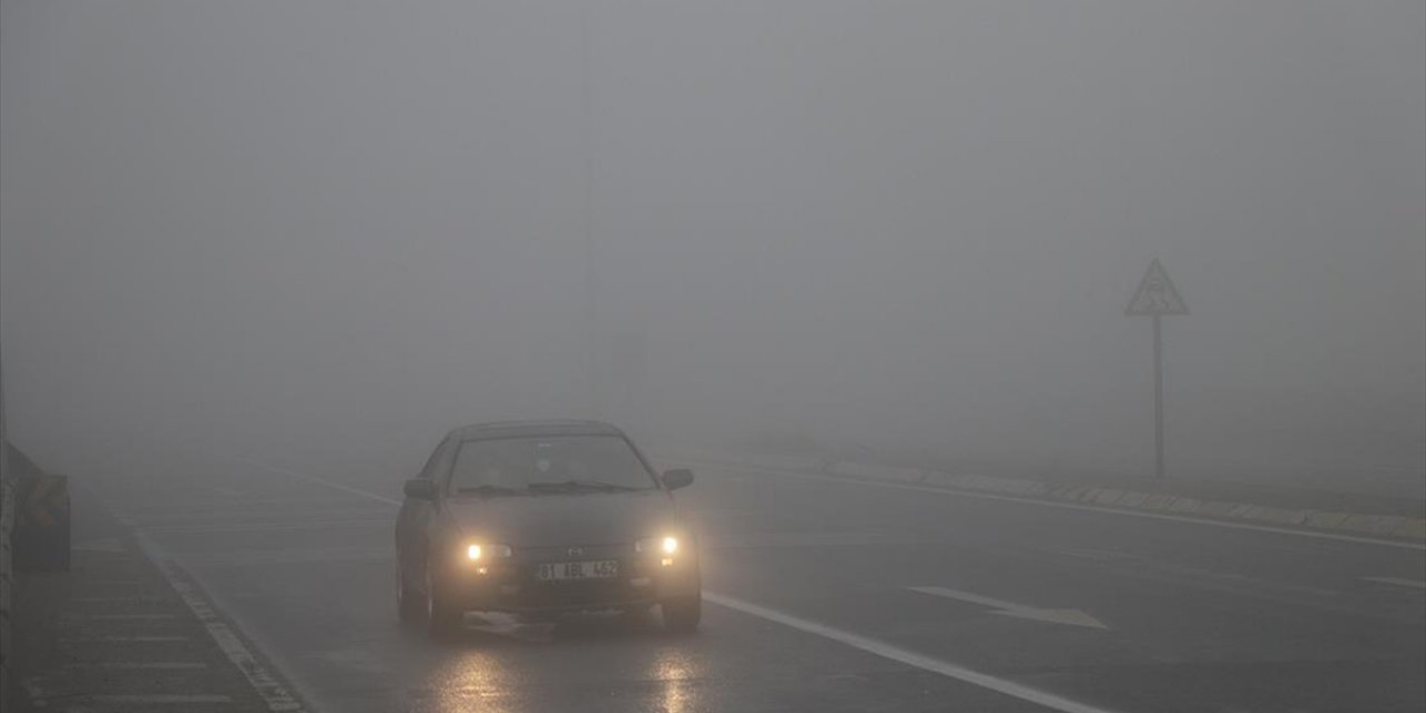 Bolu Dağı'nda sağanak ve sis ulaşımı olumsuz etkiliyor