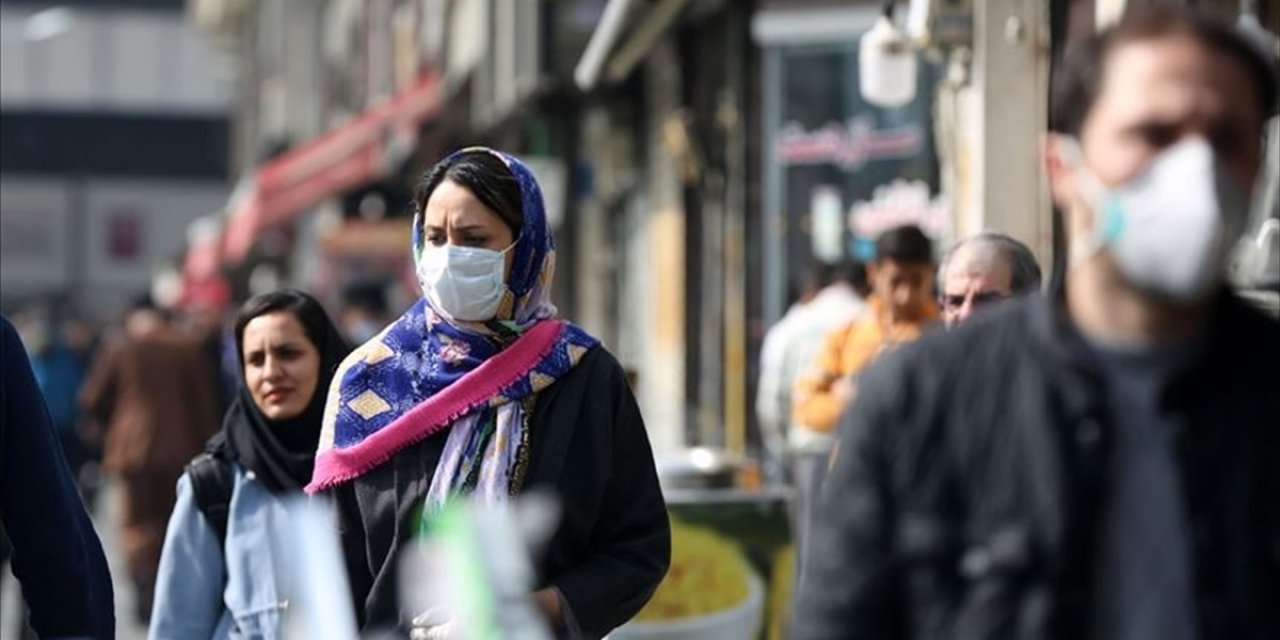 Aşılama çalışmalarına henüz başlamayan İran, Kovid-19 vakalarının yeniden artmasından kaygılı