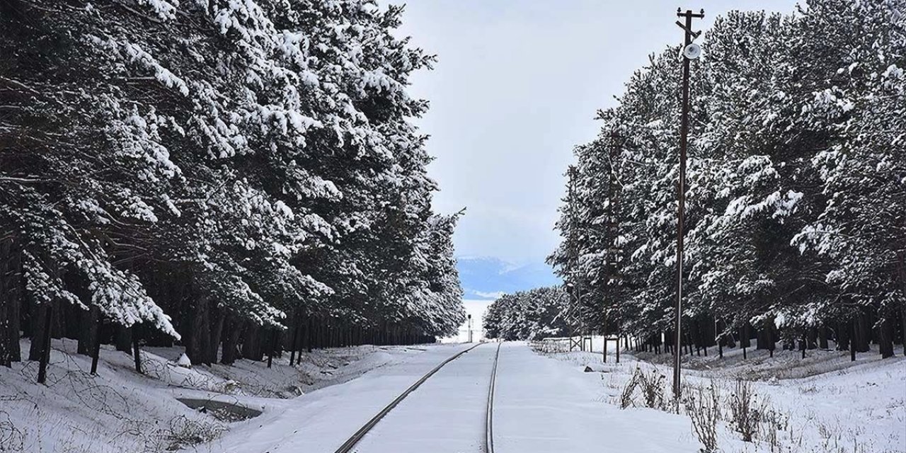 Hava sıcaklıklarının yarından itibaren mevsim normallerinin altına inmesi bekleniyor