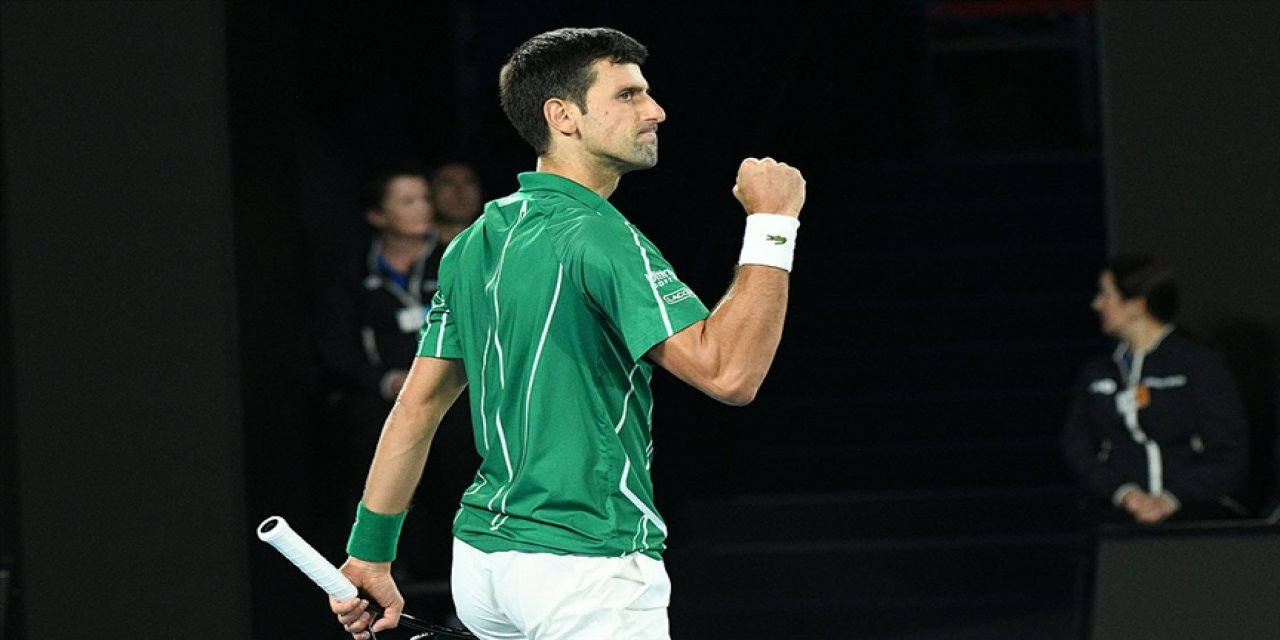 Djokovic zirvede en uzun süre kalma rekorunda Federer'i yakaladı