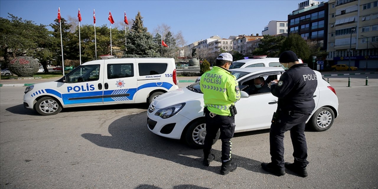 Kısıtlamalara uymayan 22 bin 810 kişi hakkında adli ya da idari işlem yapıldı